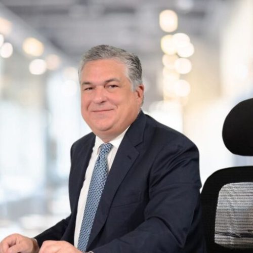 Francisco Martinelli: asesoría legal en energías renovables en Panamá